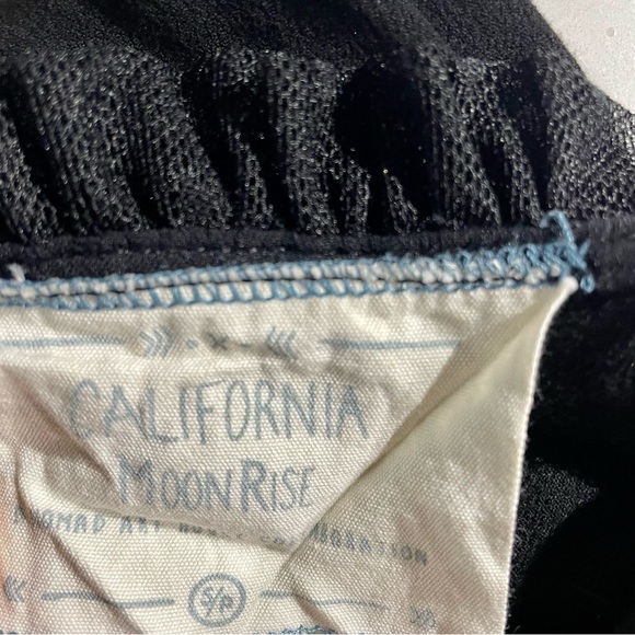 🌸3 for $20 Black floral long sleeve Lace Size S sheer long sleeve blouse - Picture 4 of 16